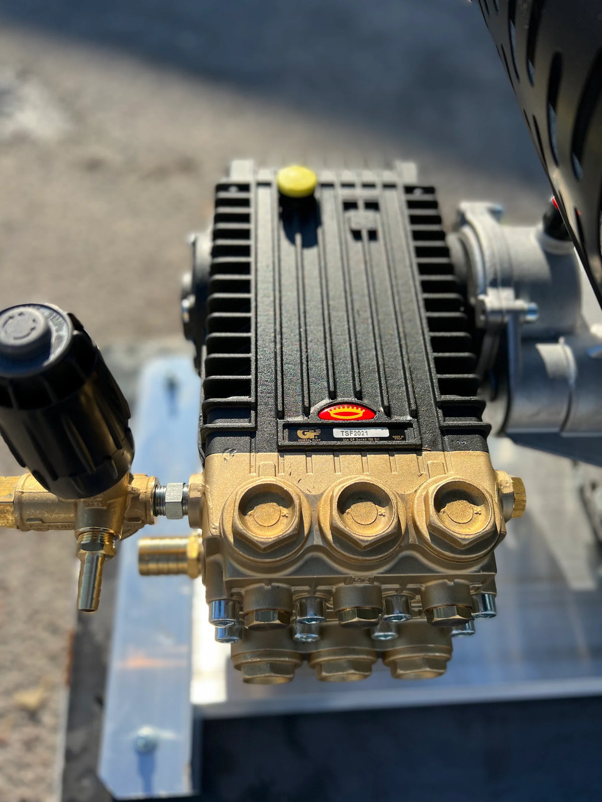 MPWSR MGD-8035CG 8 GPM 3500 PSI gear-drive pressure washer, CRX 680cc, General Pump view 4